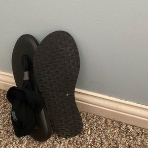 Black size 8 Sanuk sandals